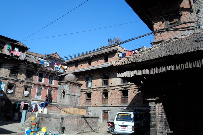 Bhaktapur & Patan Durbar Square Day Tours - Dattatraya Square: A First Look at Bhaktapur