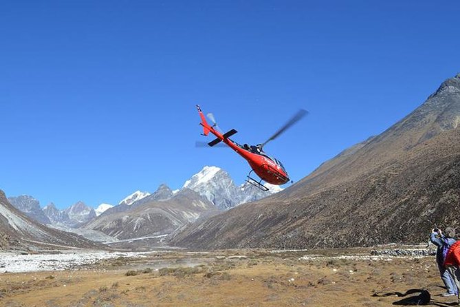 Everest Base Camp Helicopter Tour landing at Hotel Everest View - Lukla: a short stop with real trekking context
