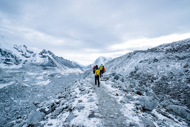 Everest Base Camp Trek 12 Days – Best Himalayan Adventure - Days 2 and 3: Flying to Lukla and walking toward Namche