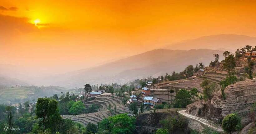 From Kathmandu: 3-Day Chisapani-Nagarkot Trek & Bhaktapur - Day two: Chisapani to Nagarkot through forest and farm country