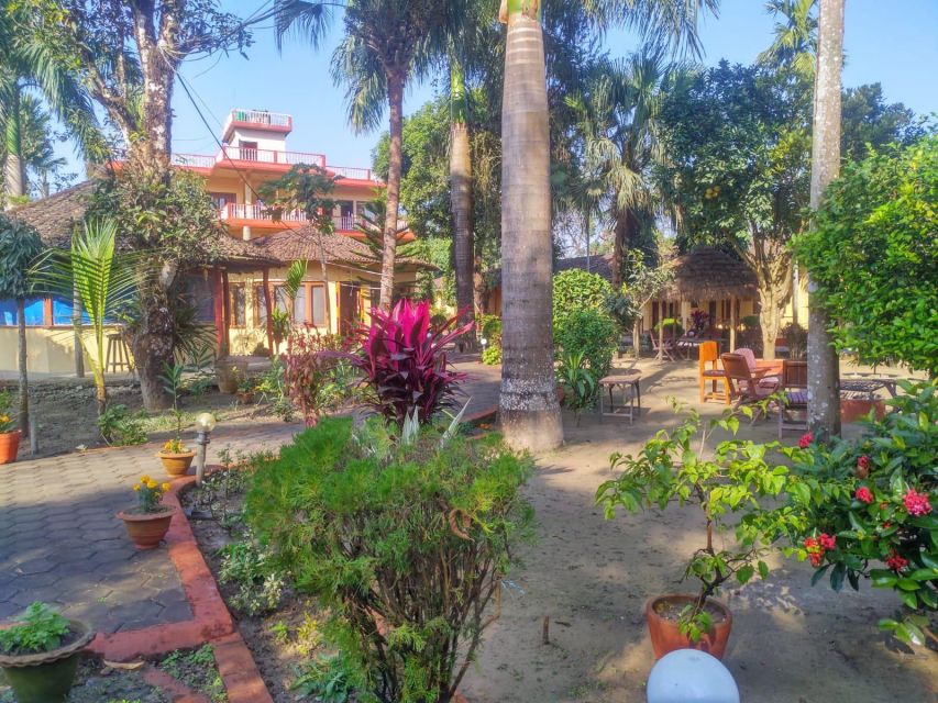 From Kathmandu/Pokhara: 3-Day All-Inclusive Chitwan Safari - Day two: canoeing on the Rapti River