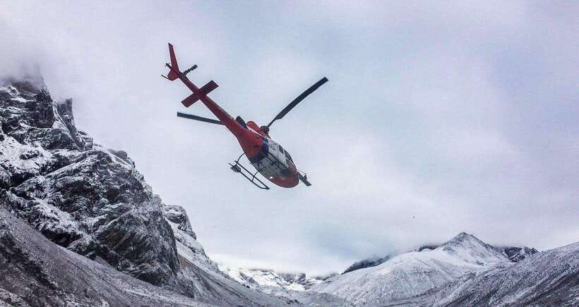 Kathmandu: Everest Helicopter Tour with Landing & Breakfast - Shared helicopter or private charter?