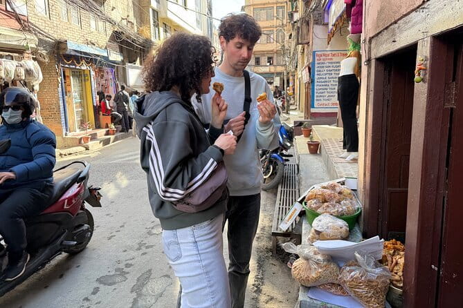 Kathmandu: Food, Drink and Shopping Rickshaw Tour - Thamel food stops, from tea to momos