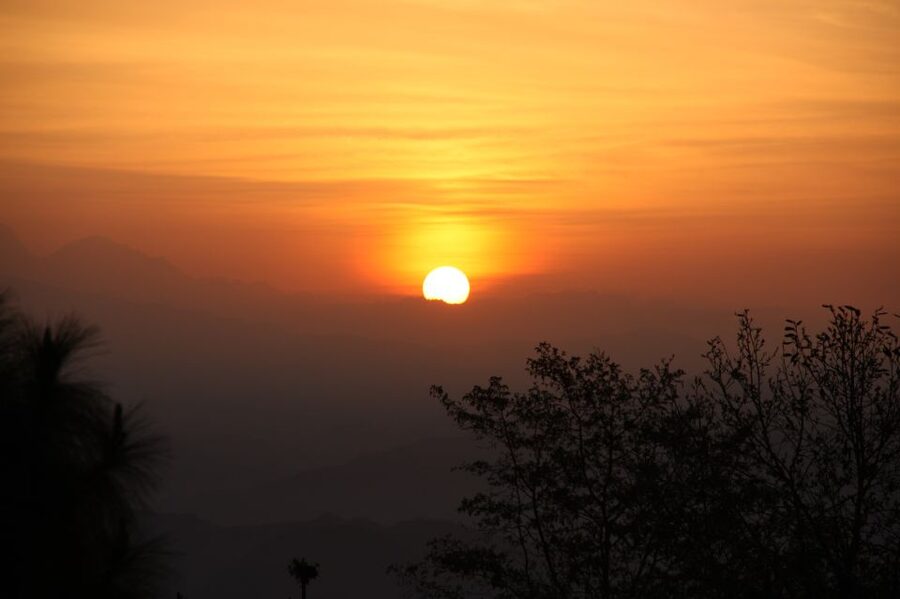 Kathmandu: Nagarkot Sunrise Tour with Day Hike - Why Nagarkot works for a short Himalayan outing