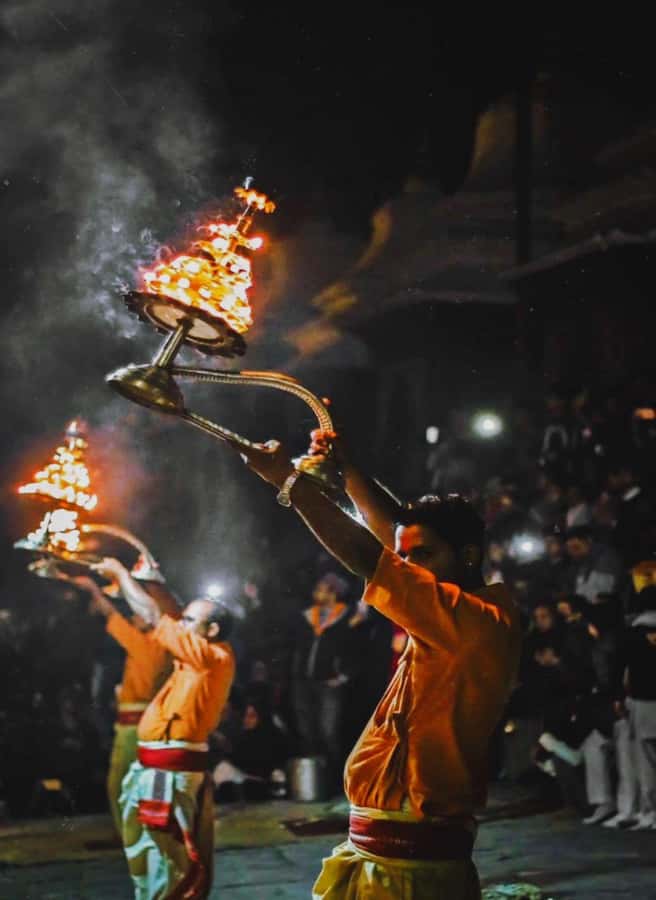 Kathmandu: Pashupatinath Aarati & Cremation Evening Tour - Seeing the Aarati Beside the Bagmati River
