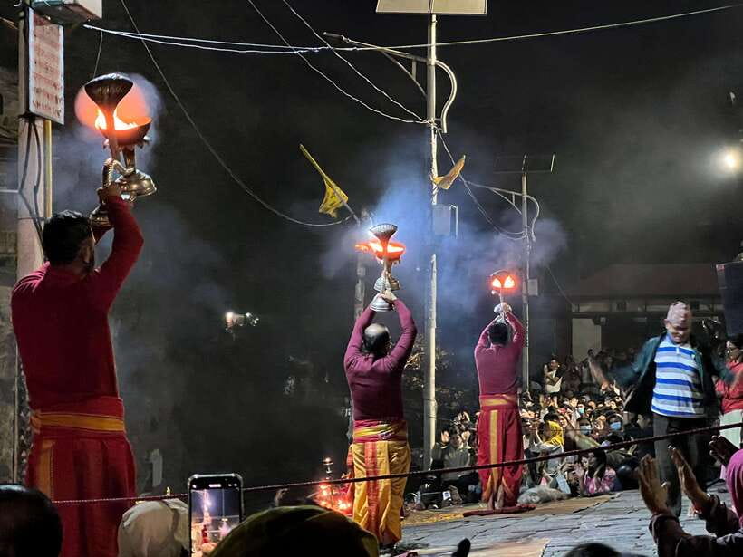 Kathmandu: Pashupatinath Evening Aarati Tour Private/Group - Finding a Good View of the 6 pm Aarati