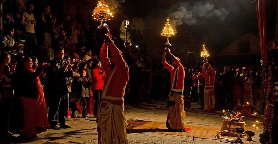 Kathmandu: Pashupatinath Temple Aarti Night Tour - Walking through the temple complex