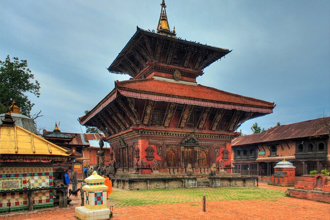 Kathmandu: Private/Group Tour to 7 UNESCO Sites with Lunch - Changu Narayan offers a short hilltop pause