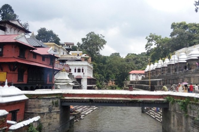Kathmandu Spiritual Sites: Bodhnath & Pashupatinath Tour - Meeting sadhus and confronting the Bagmati River