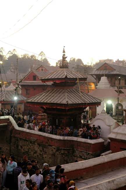 Katmandu: Pashupatinath Open Cremation & Evening Aarati - The role of the driver and guide