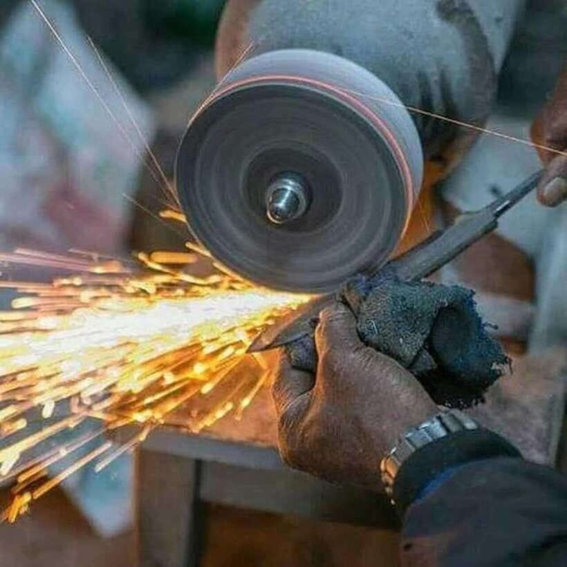 Knife Khukuri Making Workshop - The guide makes the difference