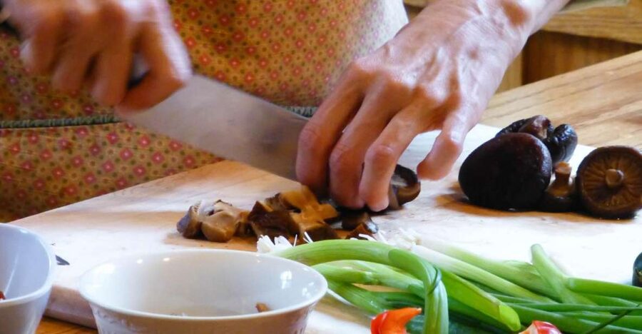 MoMo or Dal Bhat Cooking Class at Aama Kitchen in Pokhara - What the three hours look like