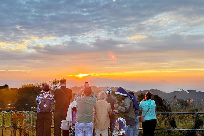 Nagarkot Sunrise View & Morning Hike with Lunch- Private/Group - Nagarkot: the first light over the Himalayas