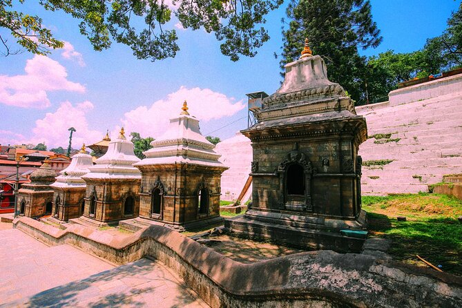 Pashupatinath Temple, Hindu Crematorium and Aarati in-depth Tour - Sandhya Aarati brings the afternoon to life