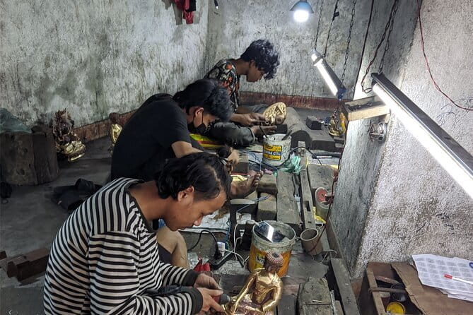 Patan and Bhaktapur Boutique Tour - Manga Hiti and Patan Museum