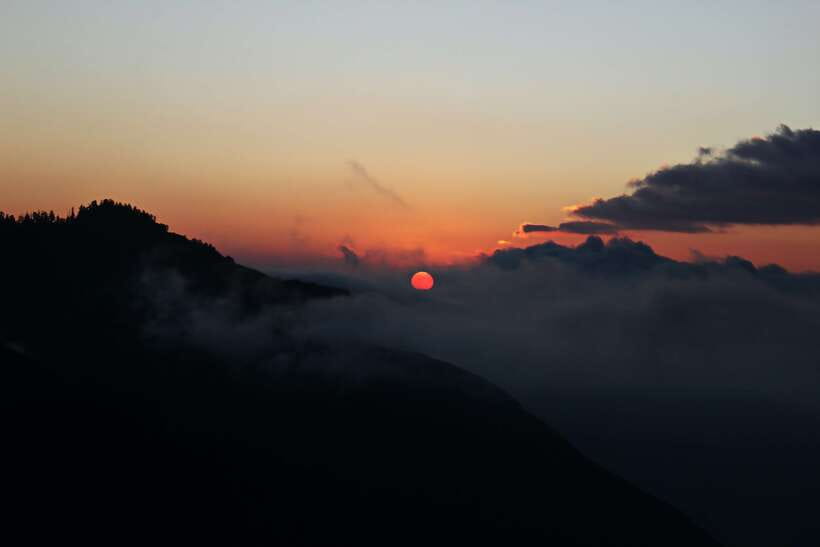 Pokhara: 2-Day Short & Sweet Ghorepani Poon Hill Guided Trek - Food, lodging, and the practical mountain routine