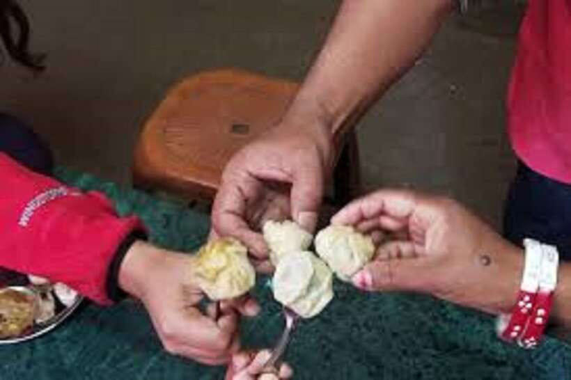 Pokhara: 3 Hour MoMo cooking class - Steaming the momos for 20 minutes