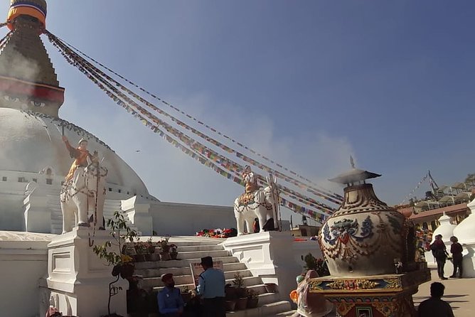 Visit Swayambhunath and Bauddhanath Stupa with Guide - The broad circle of Boudhanath